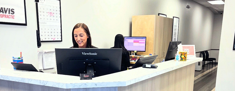 Travis Chiropractic In Tulsa receptionist helping patinet with billing