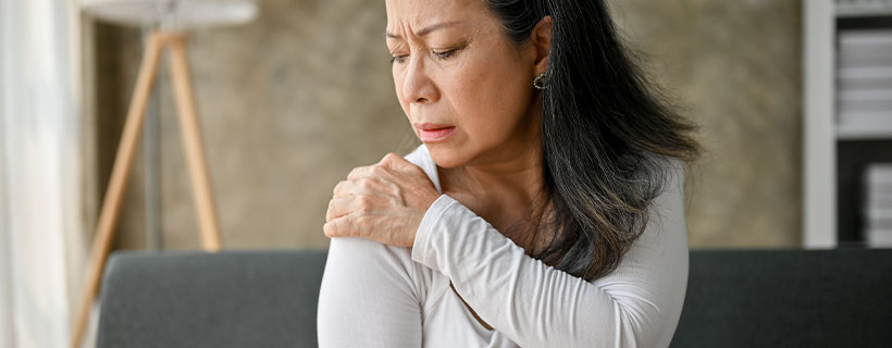 patient needing shoulder tendinopathy treatment in Tulsa